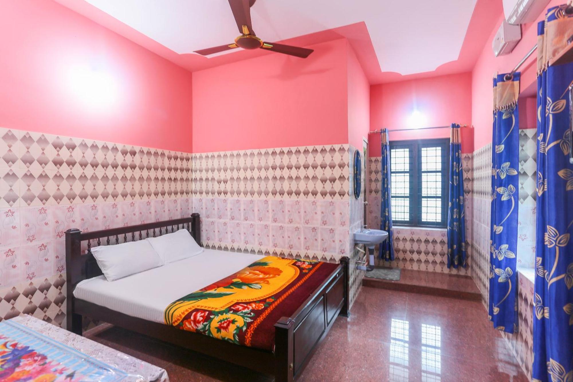 Hotel O Sree Bhadra Tourist Home Коллам Екстер'єр фото