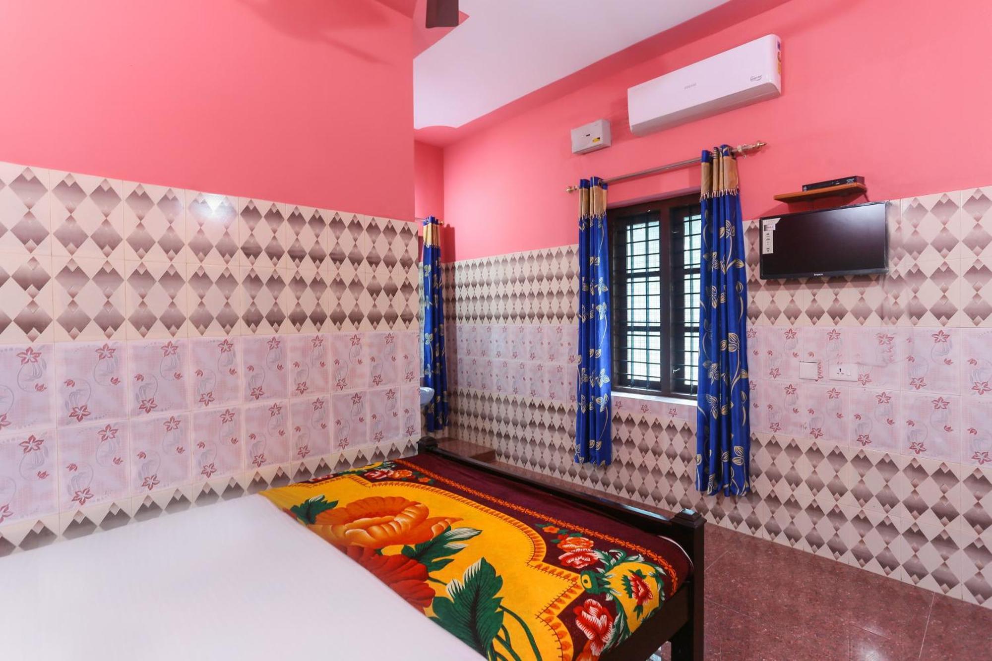 Hotel O Sree Bhadra Tourist Home Коллам Екстер'єр фото