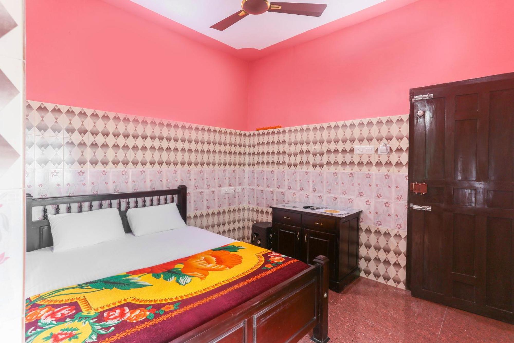 Hotel O Sree Bhadra Tourist Home Коллам Екстер'єр фото