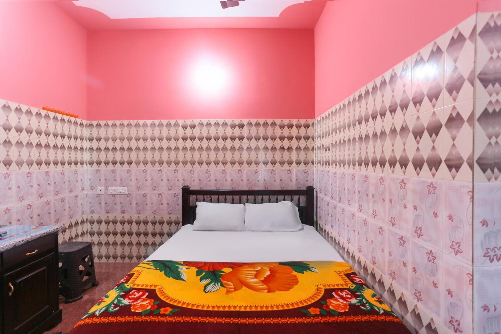 Hotel O Sree Bhadra Tourist Home Коллам Екстер'єр фото