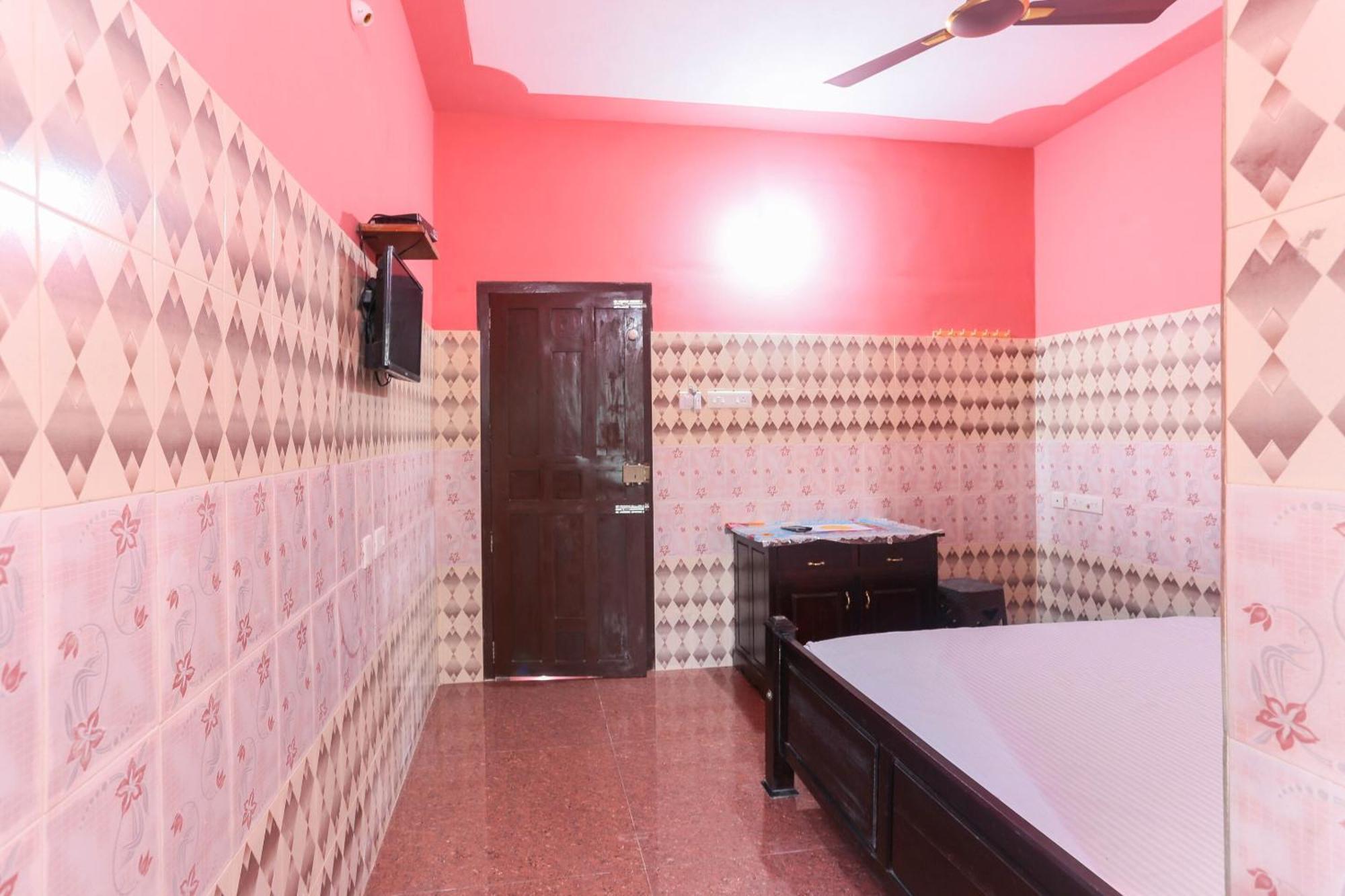 Hotel O Sree Bhadra Tourist Home Коллам Екстер'єр фото