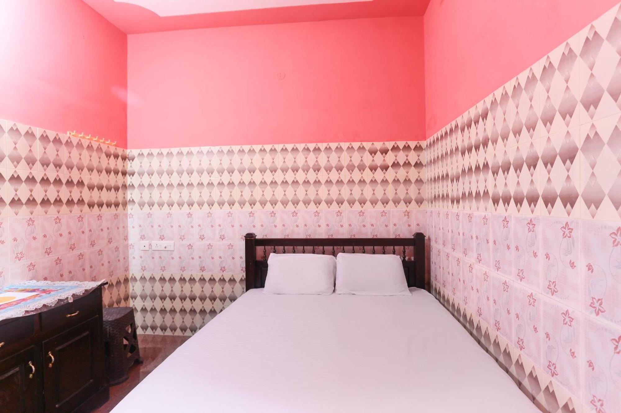 Hotel O Sree Bhadra Tourist Home Коллам Екстер'єр фото