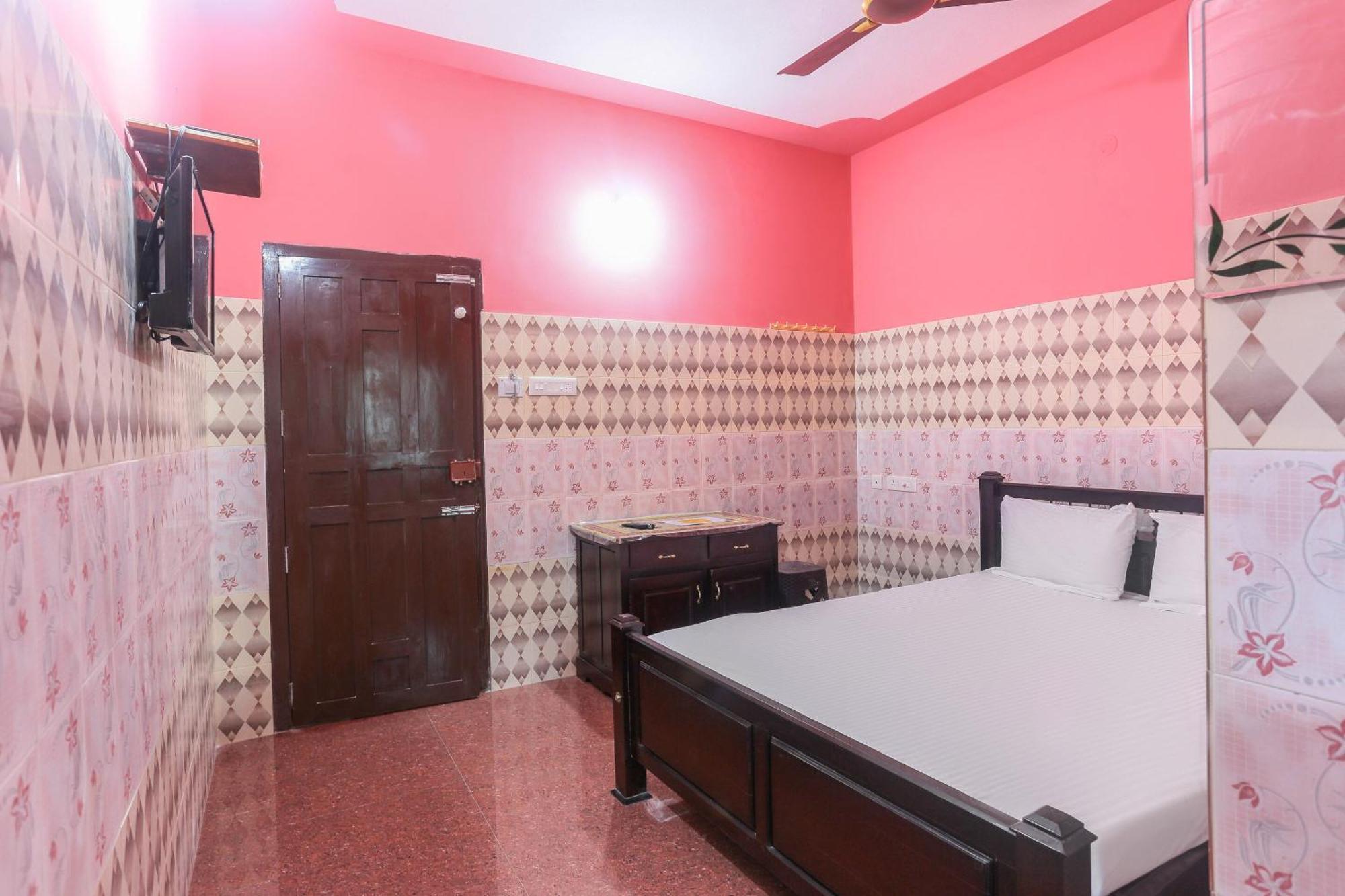 Hotel O Sree Bhadra Tourist Home Коллам Екстер'єр фото